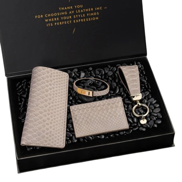 Luxury Python Leather Gift Set – Handmade & Elegant Beige Rage Color - Picture 1 of 5